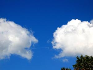 cloudstowingt.jpg (6812 bytes)