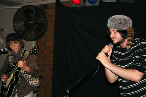 290110livingeyes01t.jpg (63636 bytes)