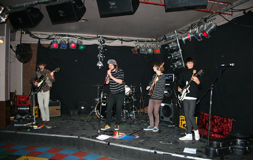 290110livingeyes05t.jpg (78655 bytes)