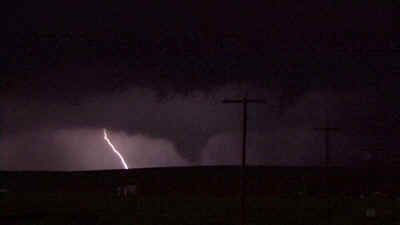 Edsontornado230506at.bmp (270056 bytes)