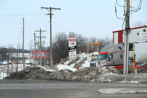 0403JON163t.jpg (89248 bytes)